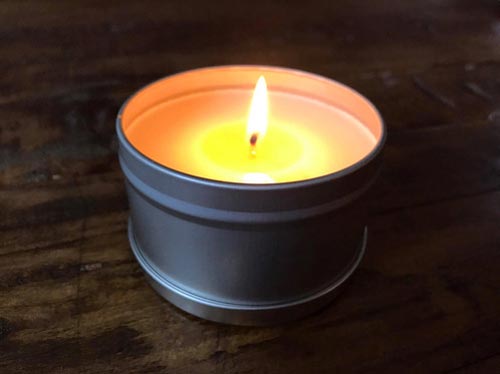 روشن کردن شمع برای رفع بوی بد